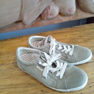 Taos Star Tan Canvas Lace-up Sneakers With Arch Support Size 10